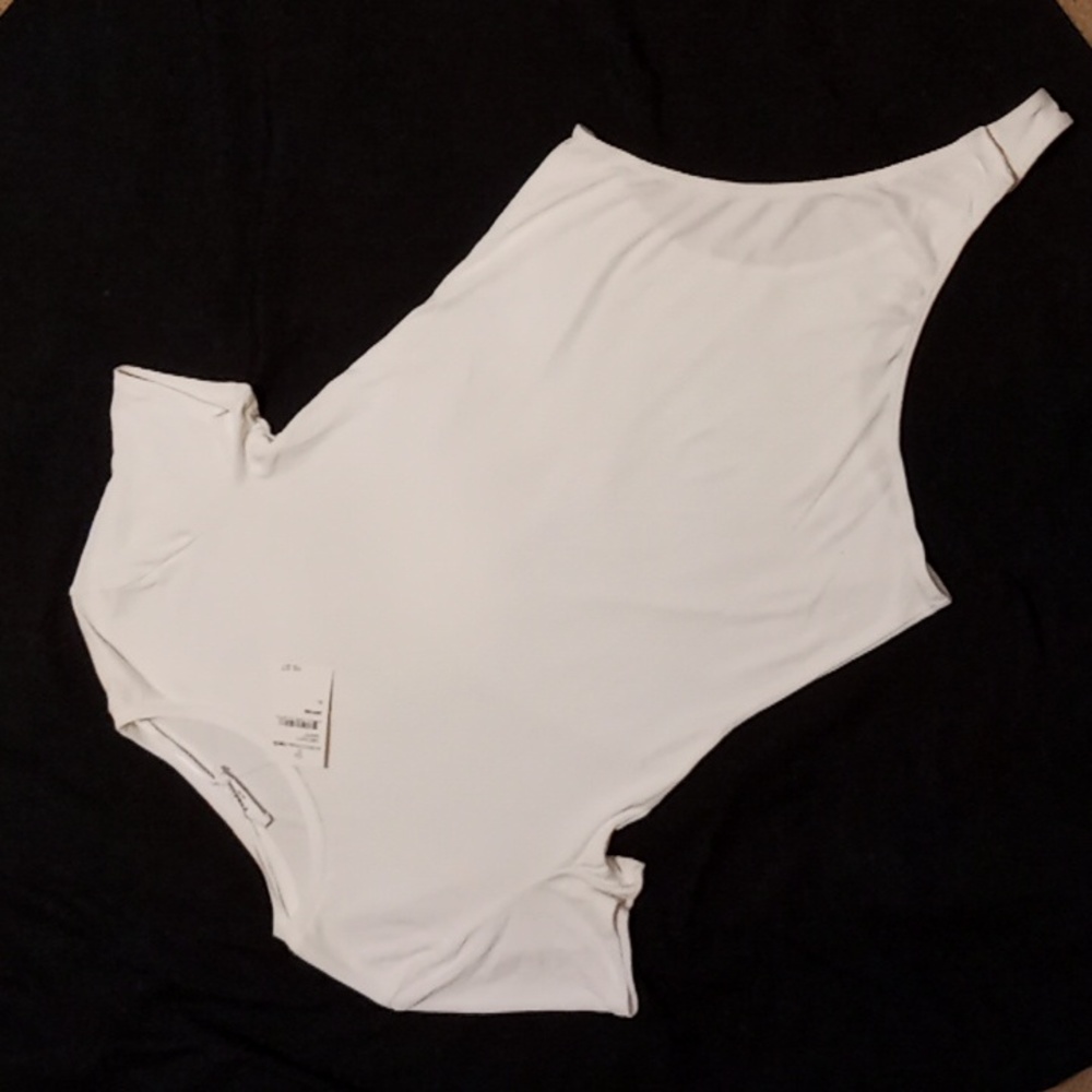 NWT Elodie white bodysuit. Sz XL